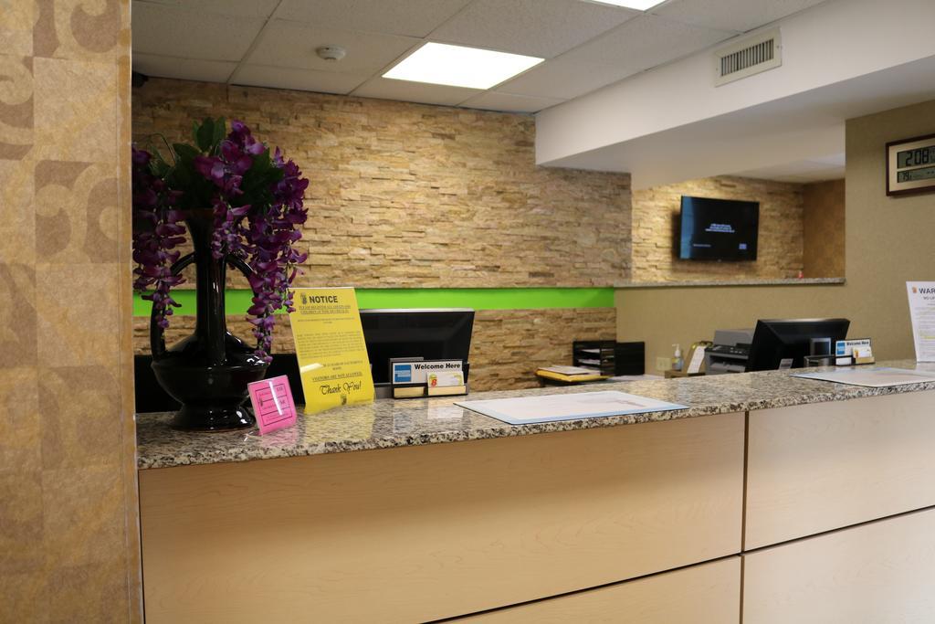 Hotel Super 8 By Wyndham Plattsburgh Exteriér fotografie